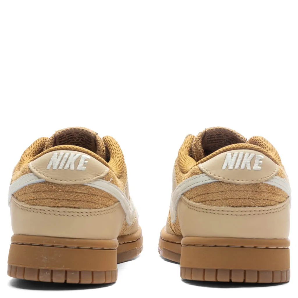 Wheat Dunk Low Retro Sneakers